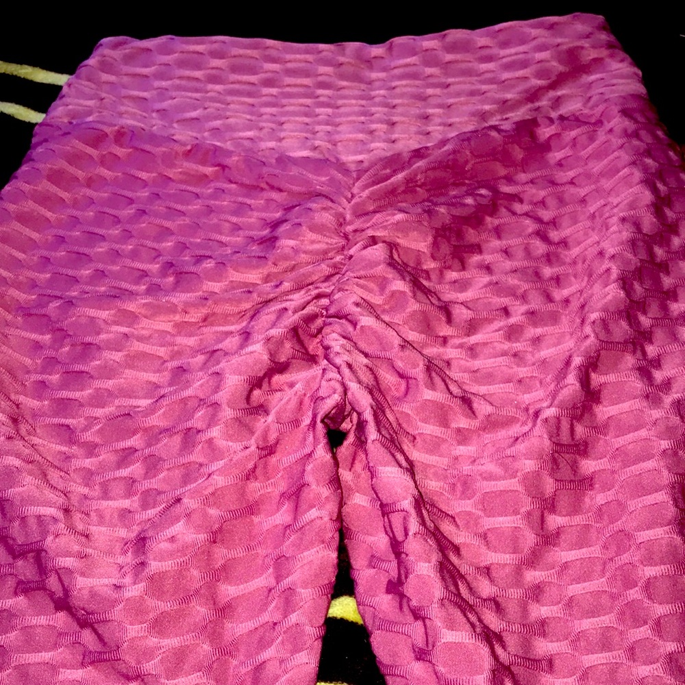 Pink TikTok butt leggings💕